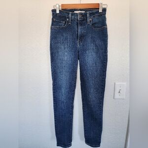 Levi’s 721 High Rise Skinny Jeans in Dark Indigo Wash - Size 27